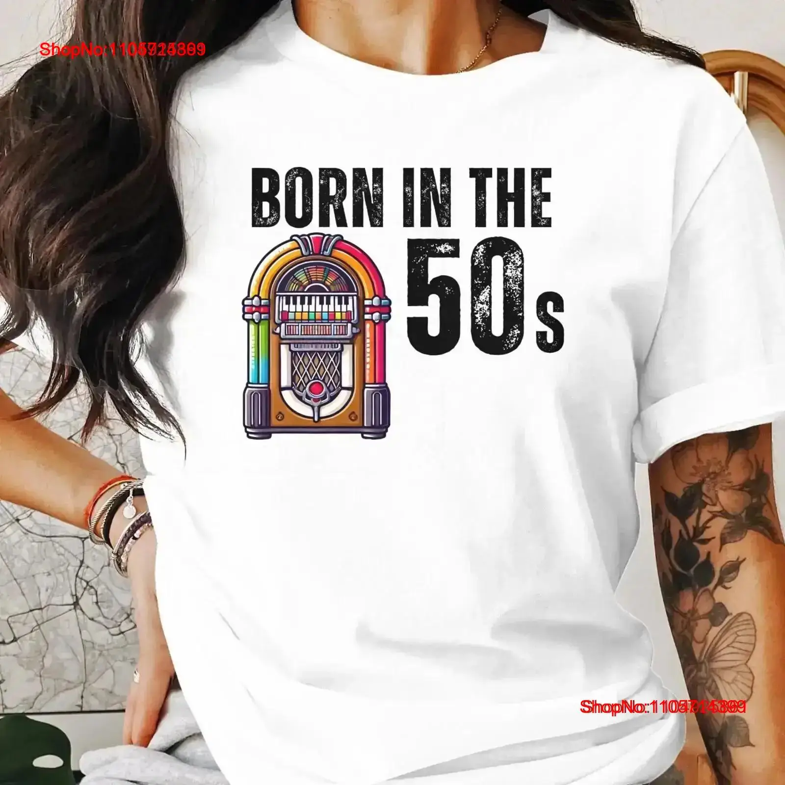Mens Fashion In The 50S - เสื้อยืดวินเทจสไตล์ยุค 50 ลายตู้เพลงเรโทร ดีไซน์คลาสสิก ดนตรียุค 1950